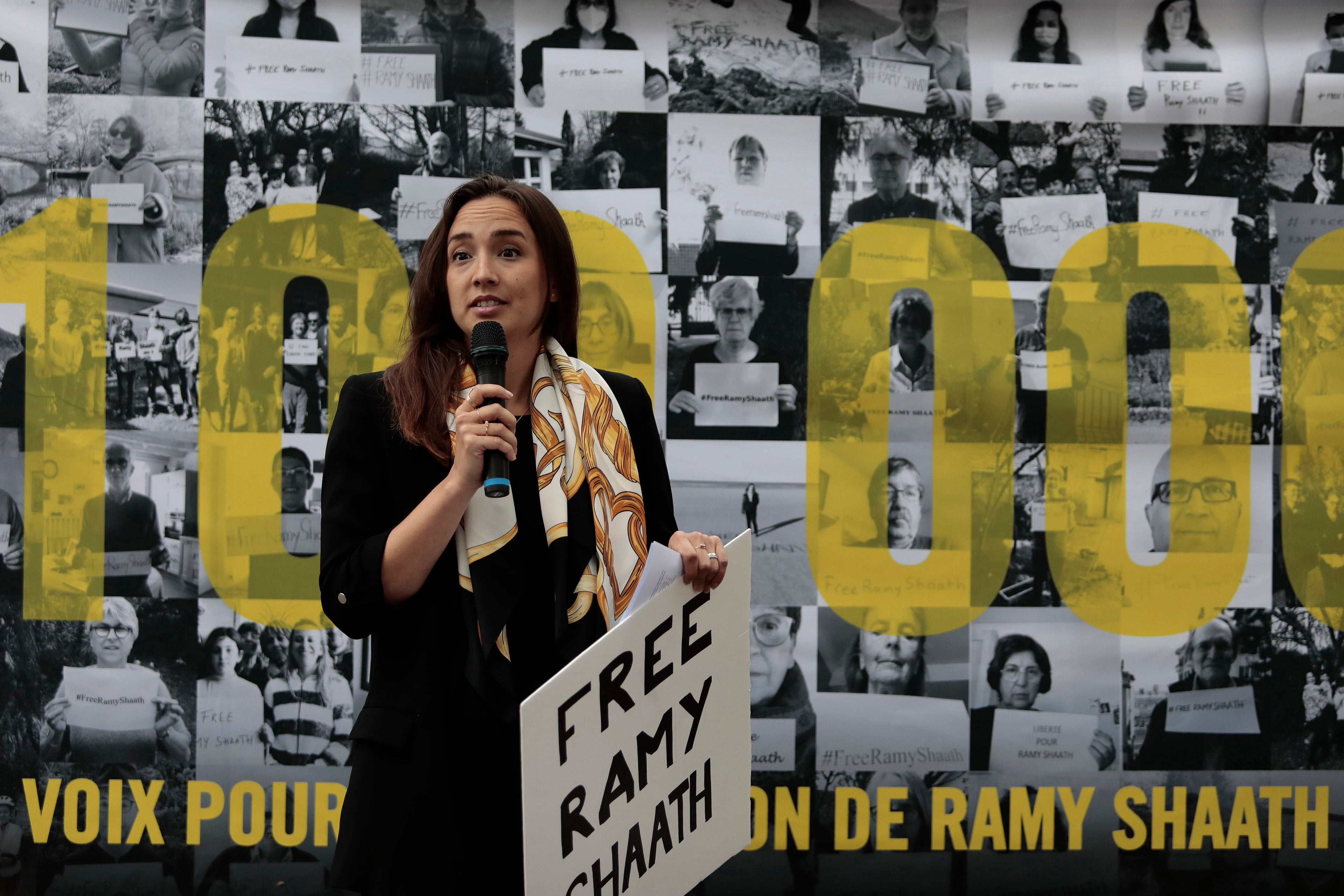 Céline Lebrun-Shaath, épouse de Ramy Shaath, prend la parole lors d'un rassemblement près de l'ambassade d'Égypte à Paris, mercredi 23 juin 2021.