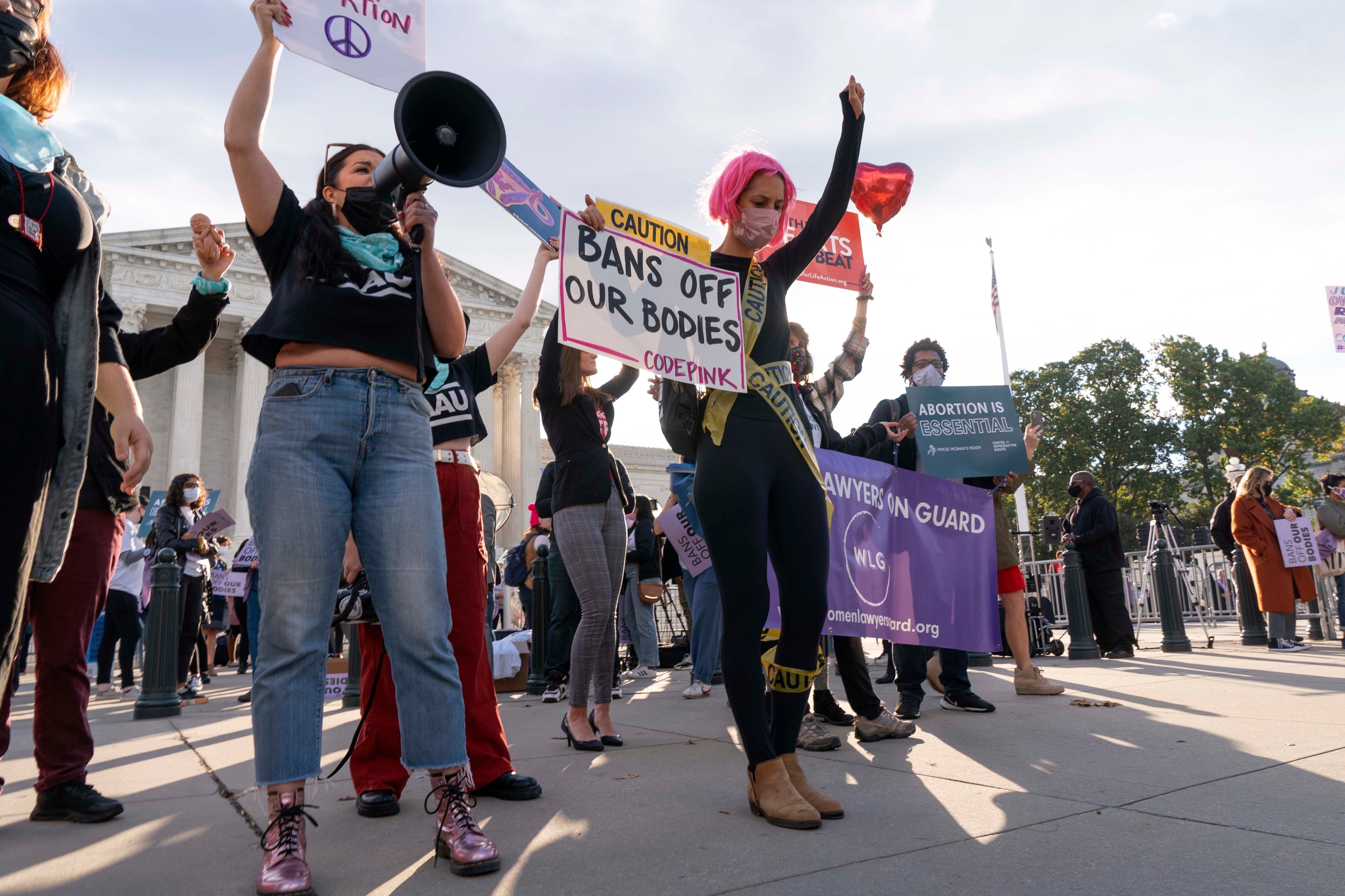 Mahkamah Agung AS Memberikan Pukulan pada Hak-Hak Perempuan
