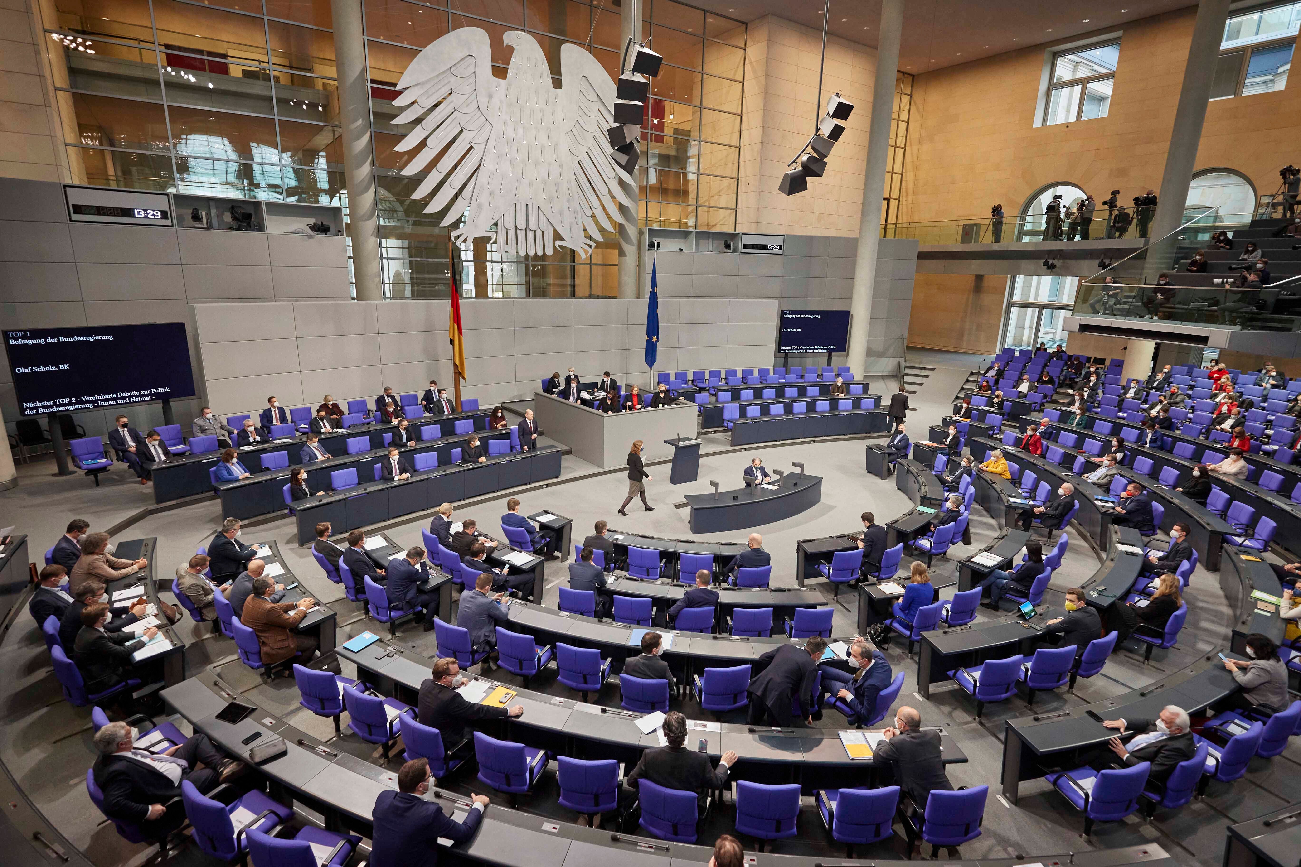 Plenarsitzung im Bundestag in Berlin, 12. Januar 2022.
