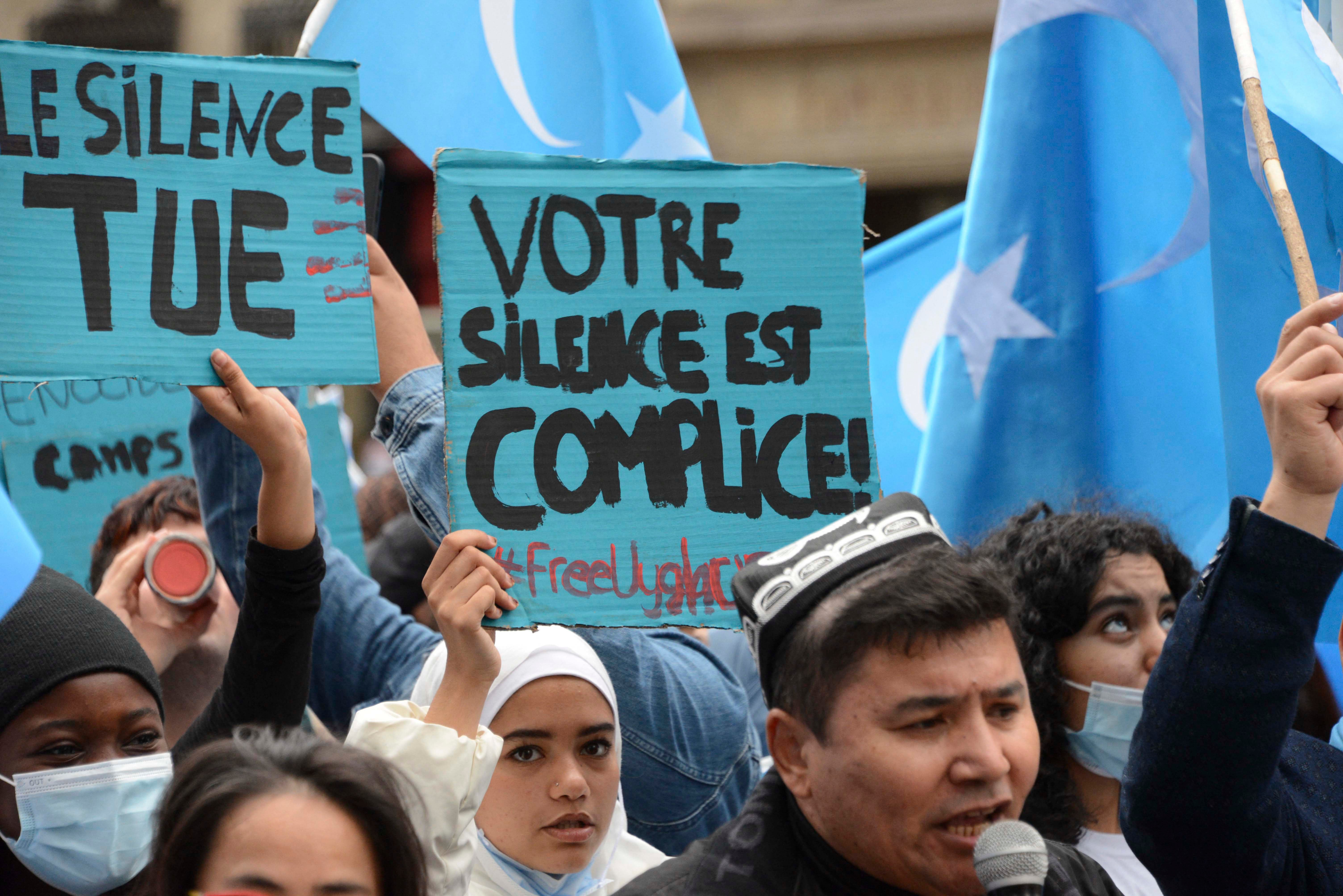 Rassemblement contre le traitement du peuple ouïghour par les autorités chinoises, à Paris, France, le 2 octobre 2021.