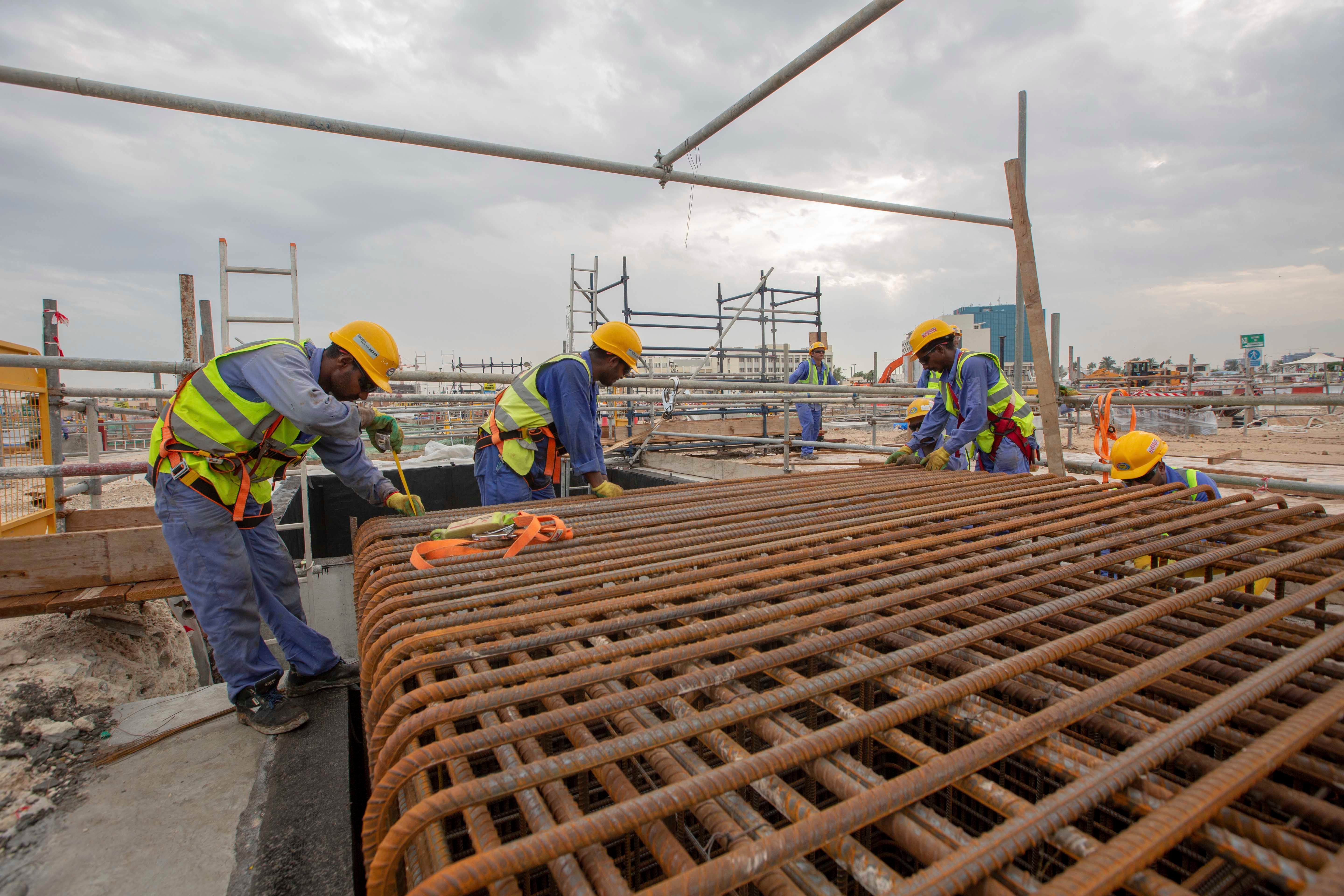 عمال بناء في استاد راس أبو عبود في الدوحة، قطر، 12 نوفمبر/تشرين الثاني 2018. 