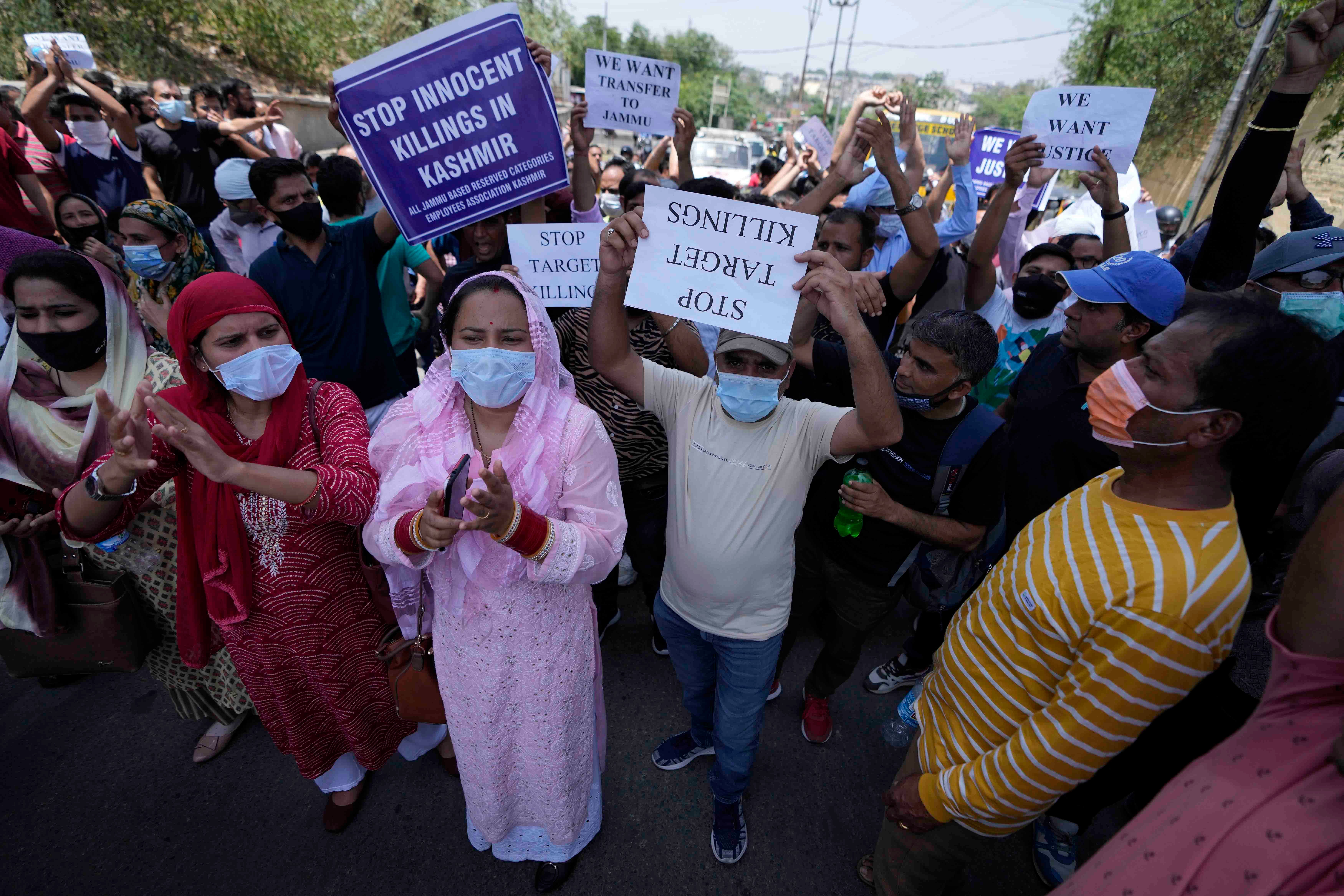 202208_asia_kashmir_protesters
