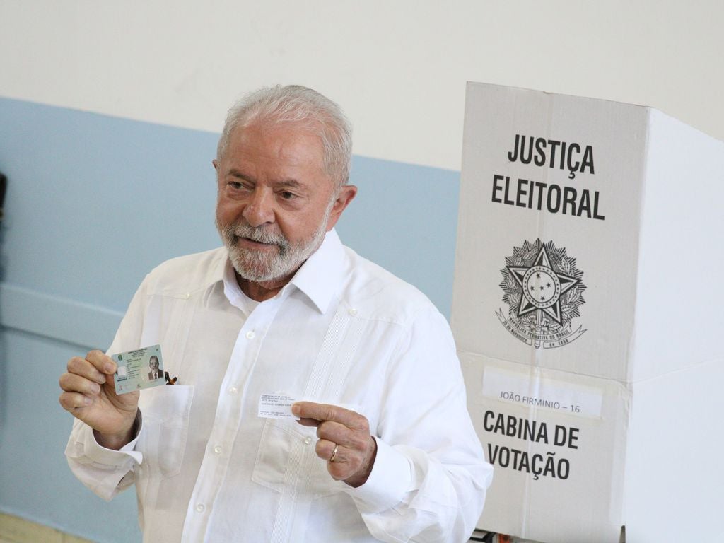 Former Brazilian president Luiz Inácio Lula da Silva votes in São Bernardo do Campo, São Paulo state, in the presidential runoff on October 30, 2022.