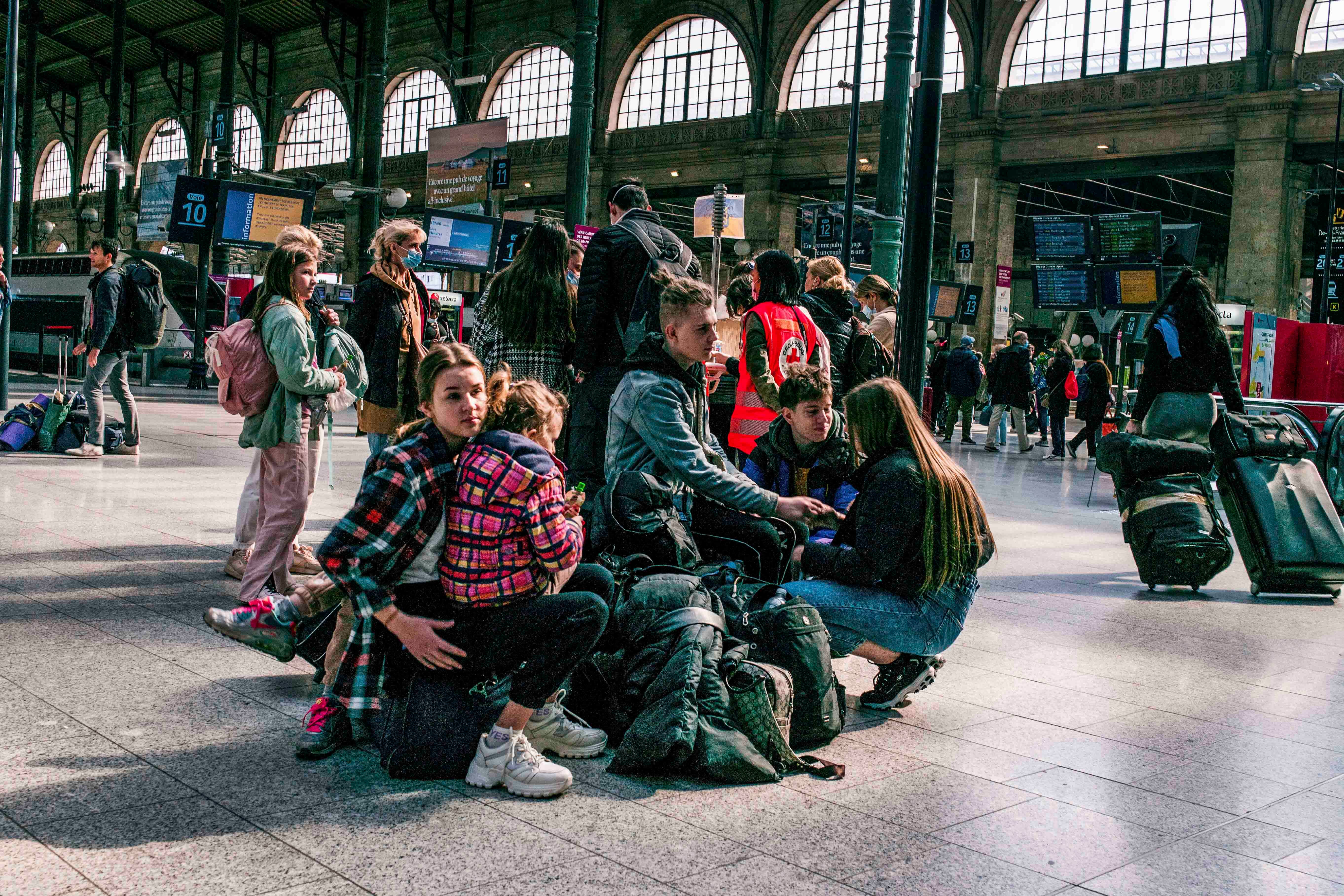 Des réfugiés ukrainiens dans une gare de Paris, France, le 30 avril 2022.