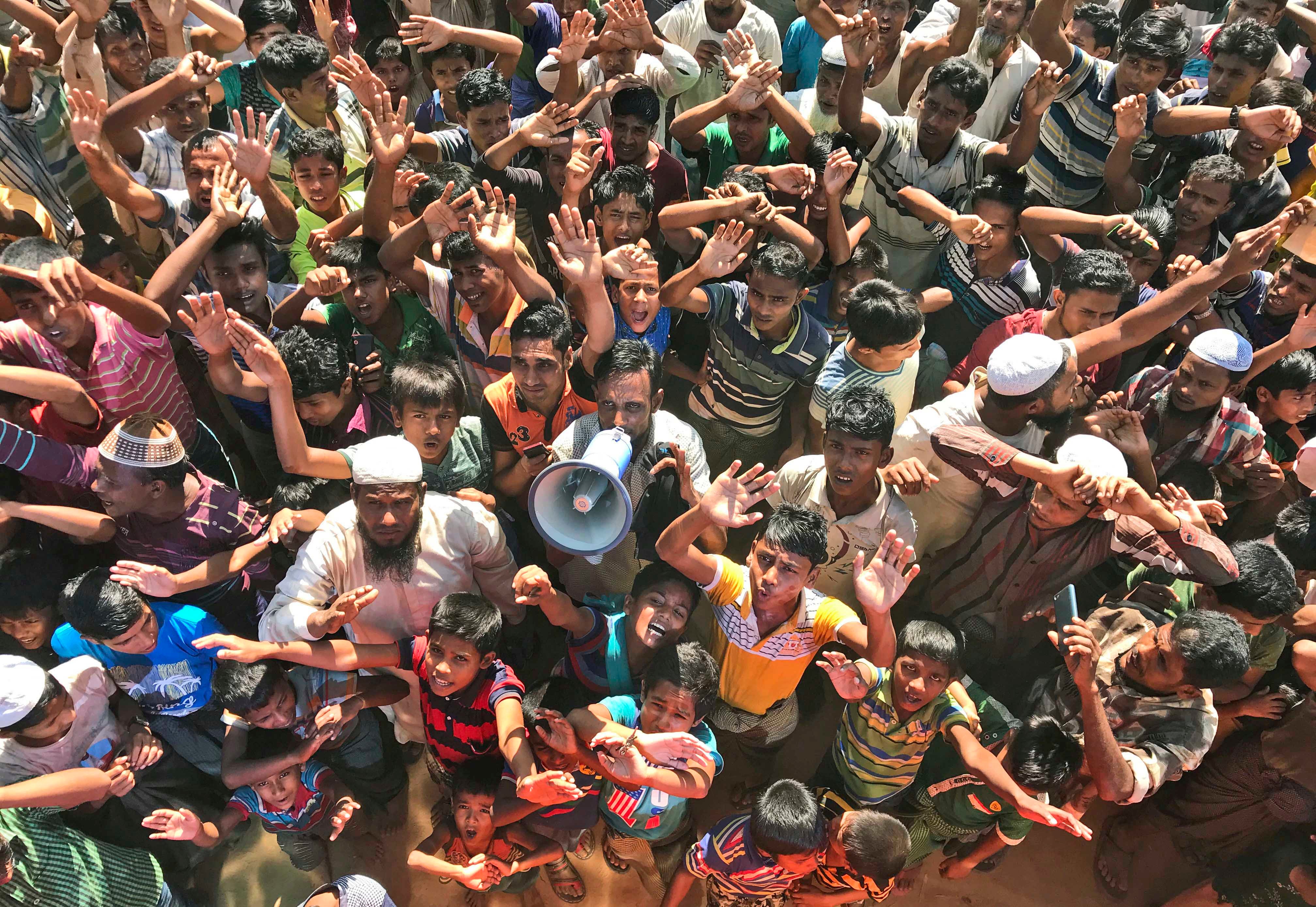 Rohingya refugees shout slogans against repatriation at Unchiprang camp near Cox's Bazar,  Bangladesh, November 15, 2018. 