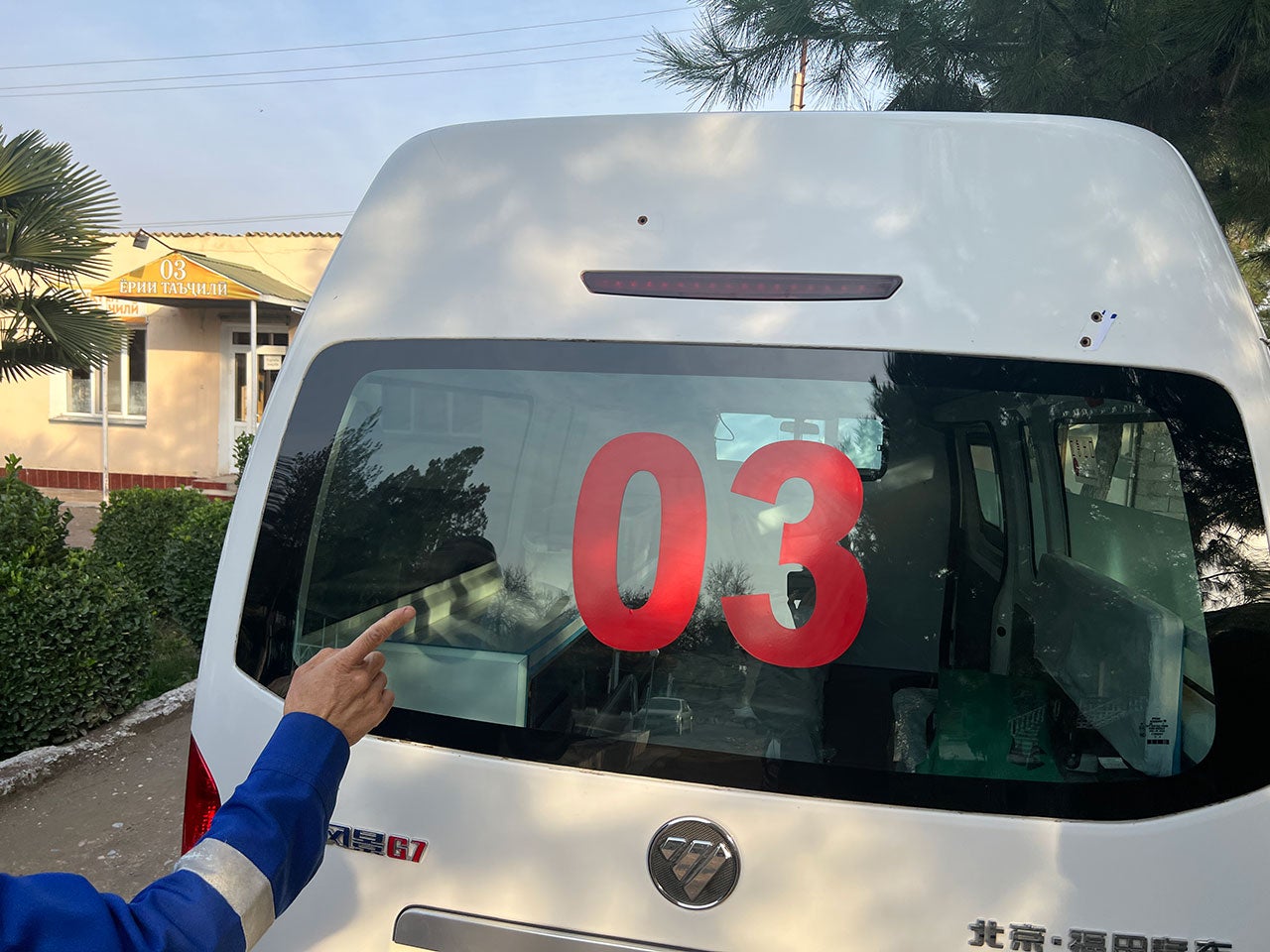 Bullet impacts on a Tajik ambulance from Ungi Hospital which came under attack by Kyrgyz forces on September 16 in Ovchi Kal’acha. The attack killed two health workers. 