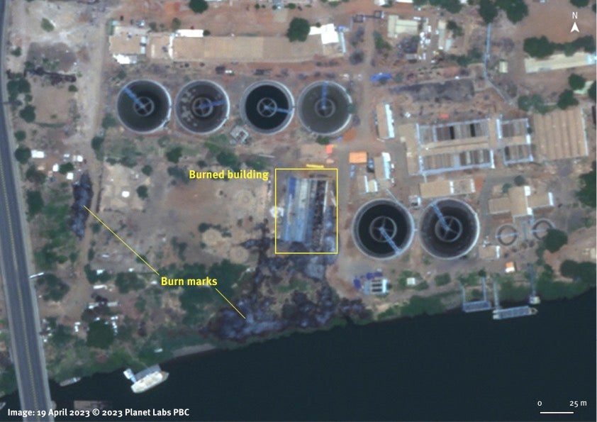 Satellite imagery of April 19 shows a burned building in the compound of Bahri Water Treatment Plant, Sudan.  An impact is visible on its rooftop and the fire propagated to the nearby vegetation. Burn marks are also visible in the immediate vicinity of the plant. 