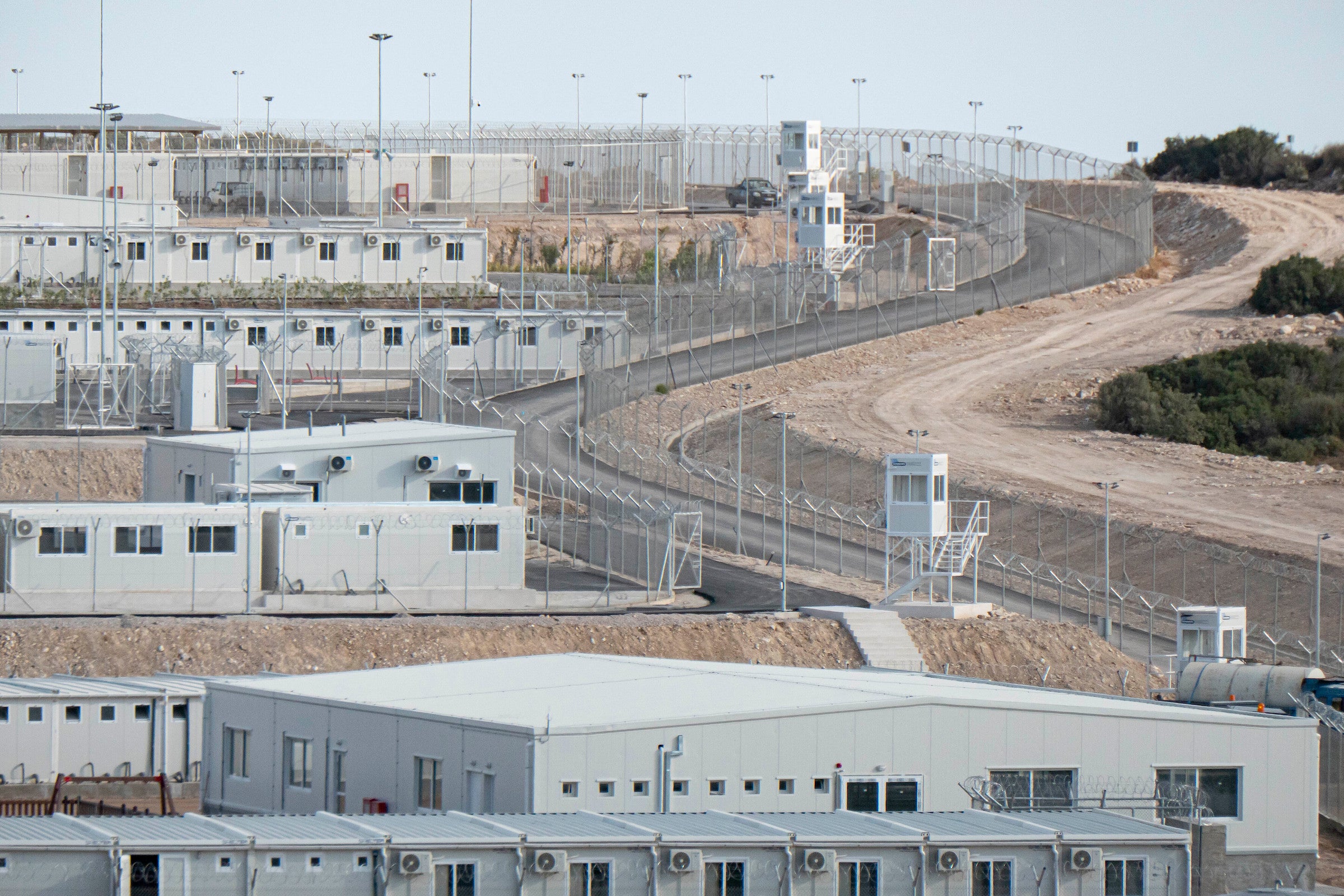 Le centre fermé à accès contrôlé pour les demandeurs d'asile à Samos, en Grèce, le 21 octobre 2021. Le hotspot a été créé en 2021 avec des fonds de l'UE. 2021 Nik Oiko/SOPA Images/Sipa USA via AP Images. 