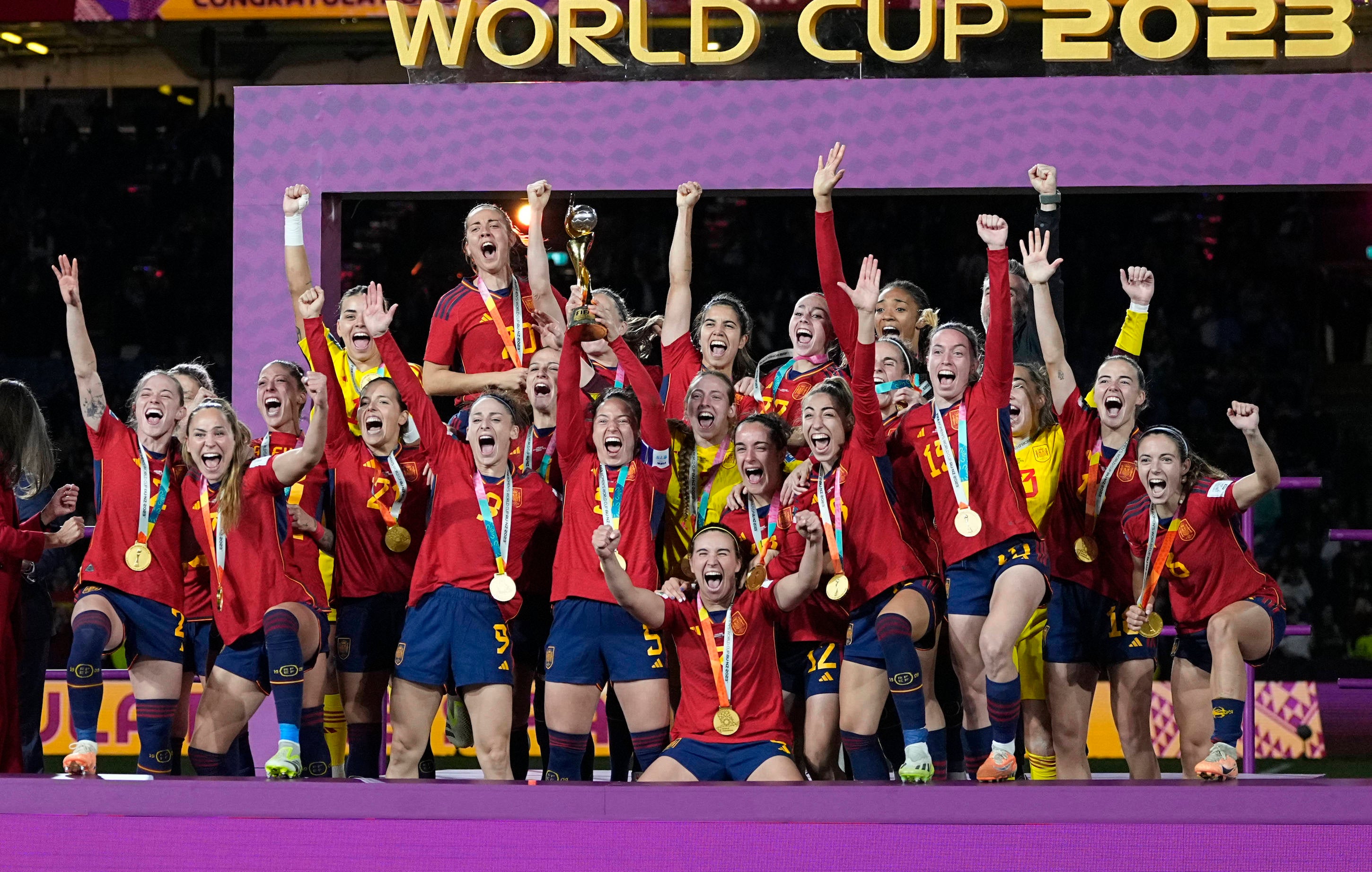 Spanish team with the World Cup trophy after winning the FIFA Women's World Cup, at the Olympic Stadium, Sydney, Australia, August 20, 2023. 