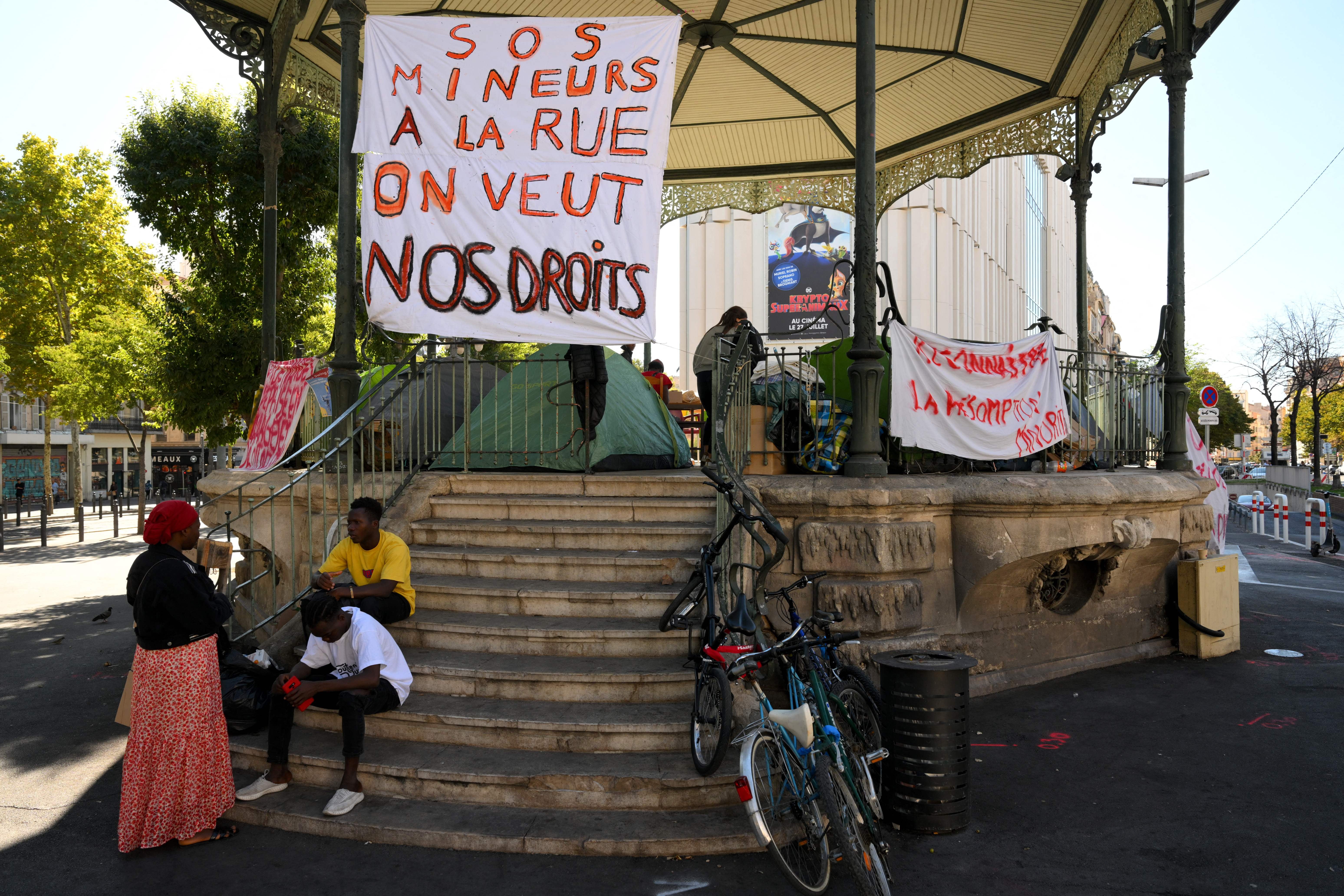 Children protesting with signs