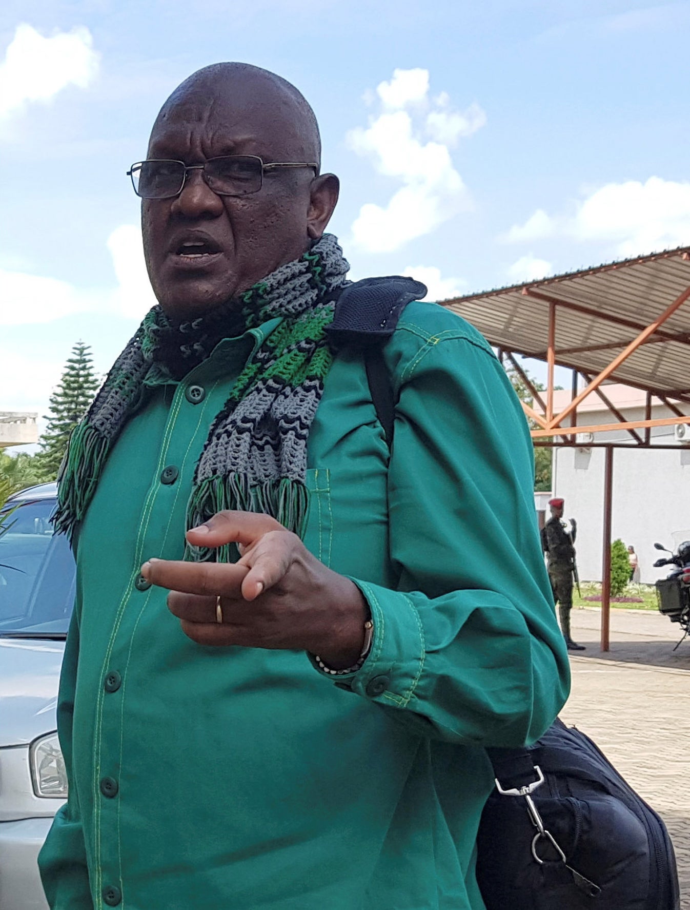 Le général de brigade Frank Rusagara arrive au tribunal pour faire appel de sa condamnation de 2016 comprenant entre autre d'avoir terni l'image du gouvernement et incité à l'insurrection, à Kigali, au Rwanda, le 27 décembre 2019.