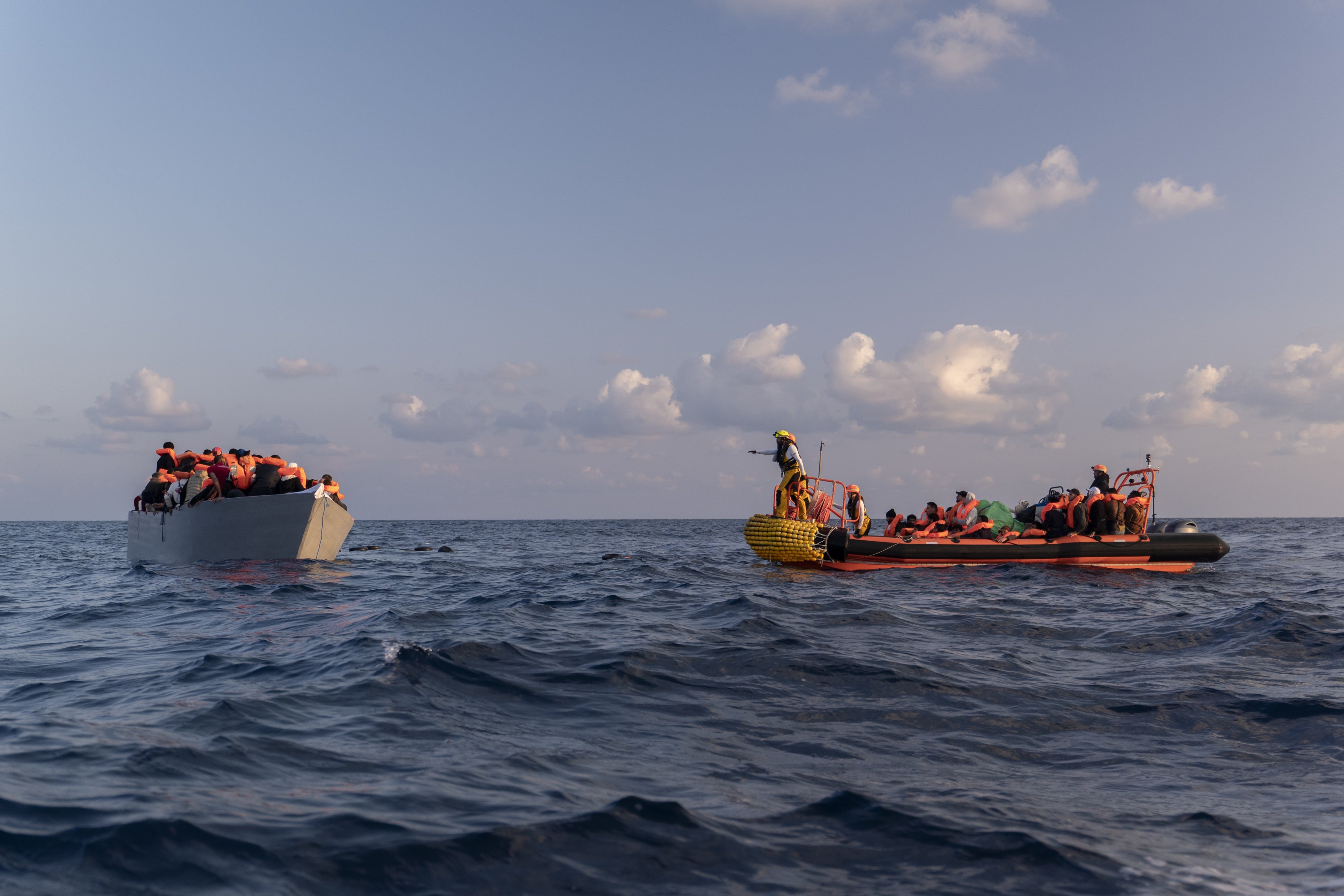 Die Besatzung der SOS MEDITERRANEE führt eine Rettungsaktion im zentralen Mittelmeer durch, 9. März 2025.