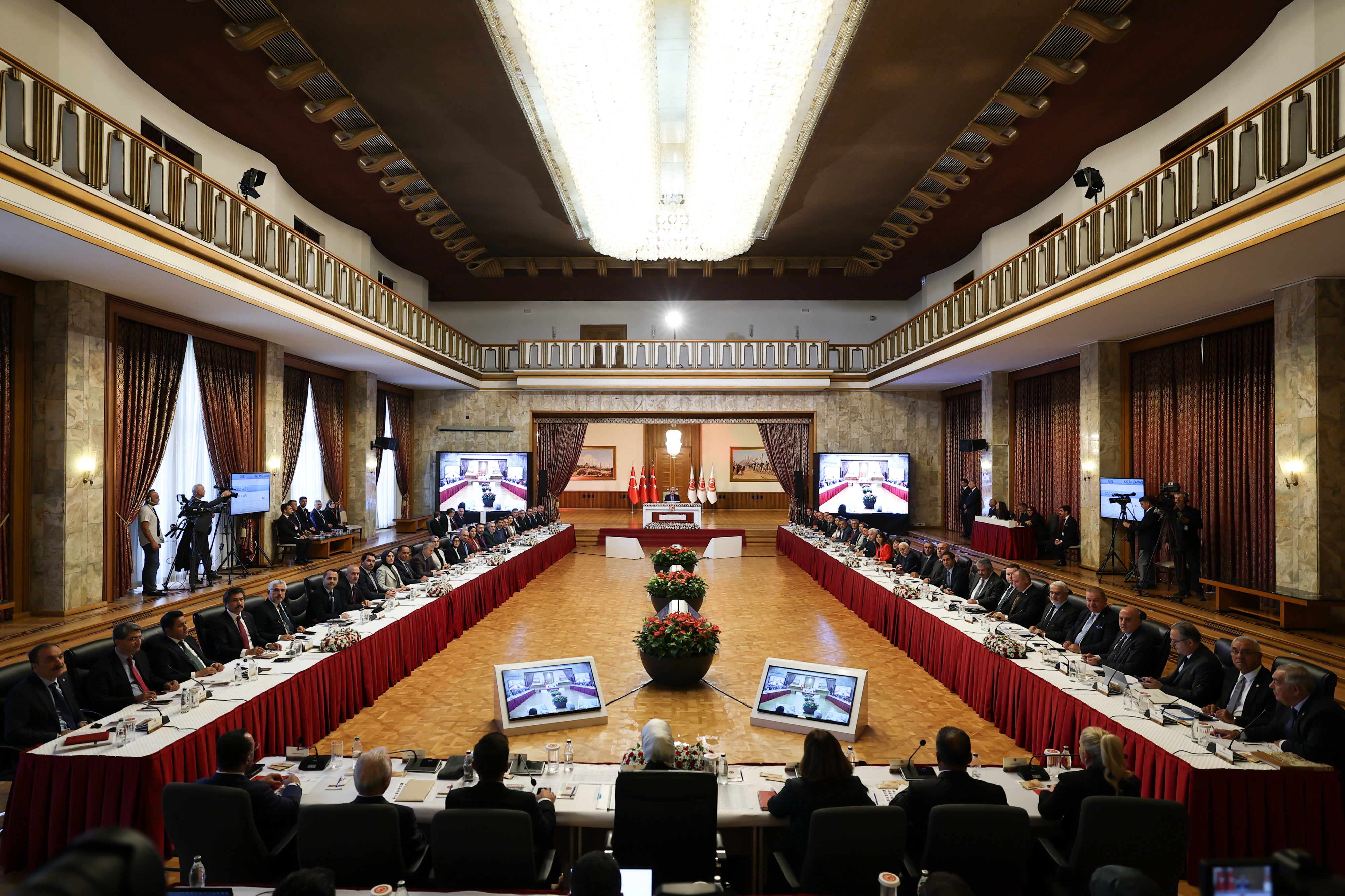 Türkiye Büyük Millet Meclisi, Ağustos 2025'te Milli Dayanışma, Kardeşlik ve Demokrasi Komisyonu'nu kurdu.