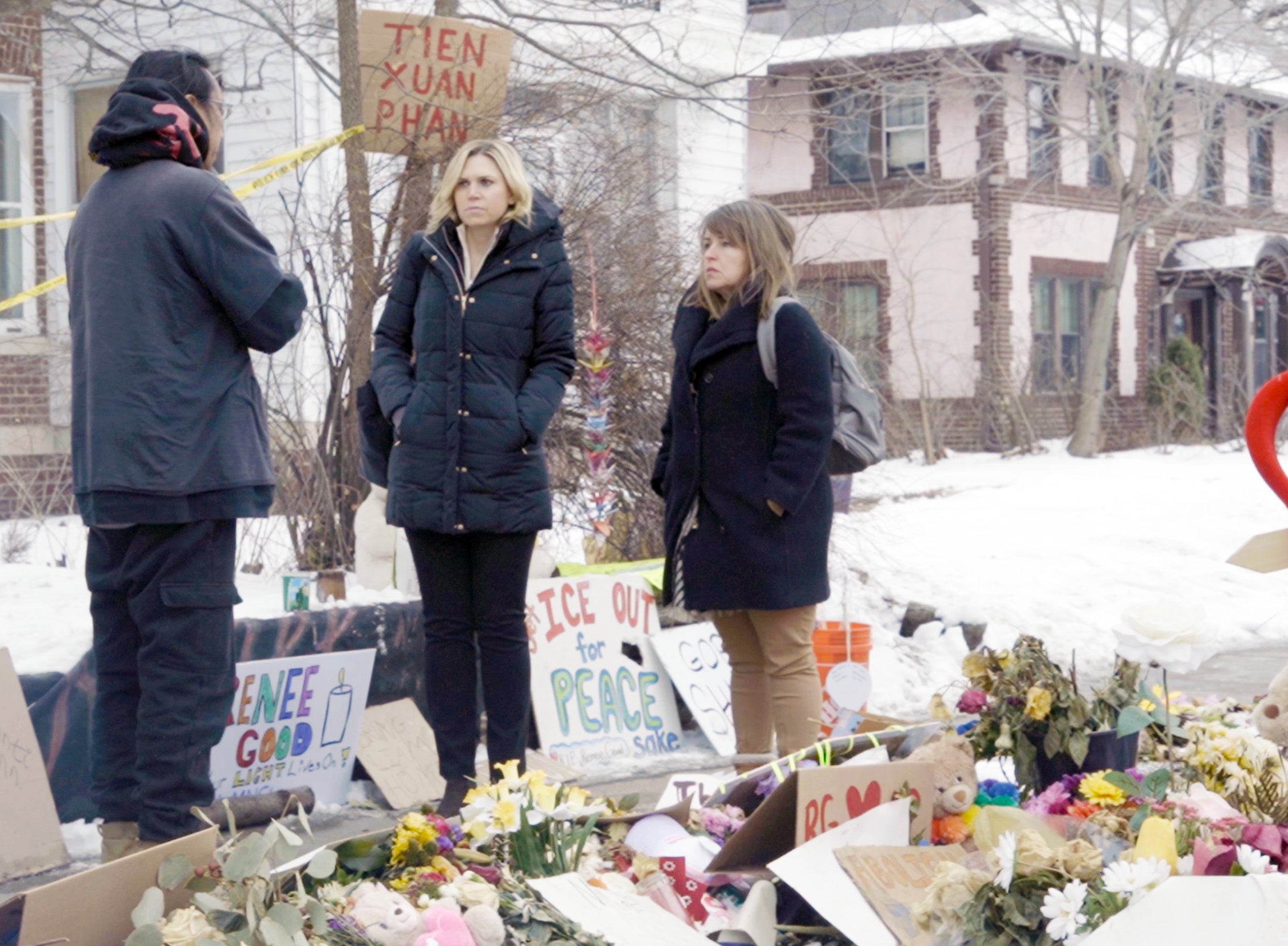 Ida Sawyer, Crisis and Conflict Director at Human Rights Watch (C), and Nicole Widdersheim, Deputy Washington Director (R), speak to a community member at the memorial site where Renee Nicole Good was fatally shot by a US Immigration and Customs Enforcement (ICE) officer in Minneapolis, Minnesota, January 2026. 