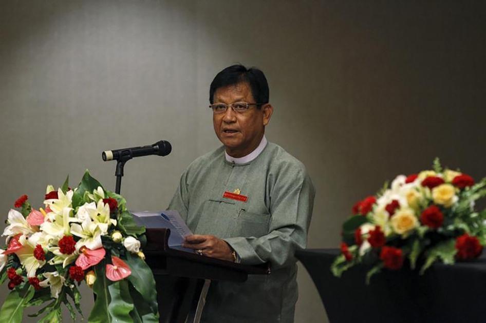 Tin Aye, chairman of Burma's election commission, gives a speech on the 2015 general elections at a hotel in Rangoon, Burma on June 26, 2015. 