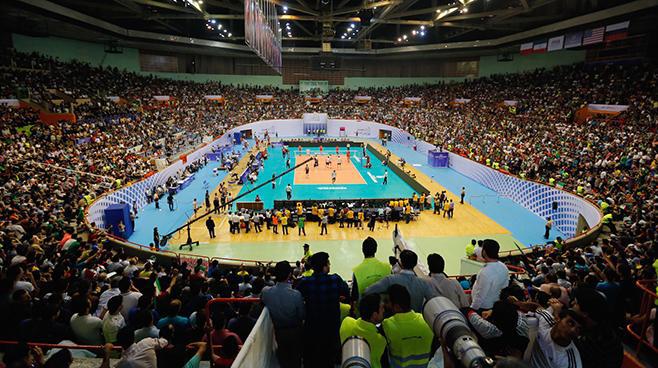 伊朗首都德黑兰12,000座席的阿萨迪（意为“自由”）体育馆，女性被排除在外。