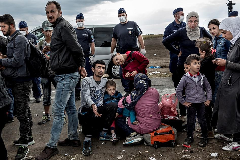 2015-12-eca-hungary-refugees