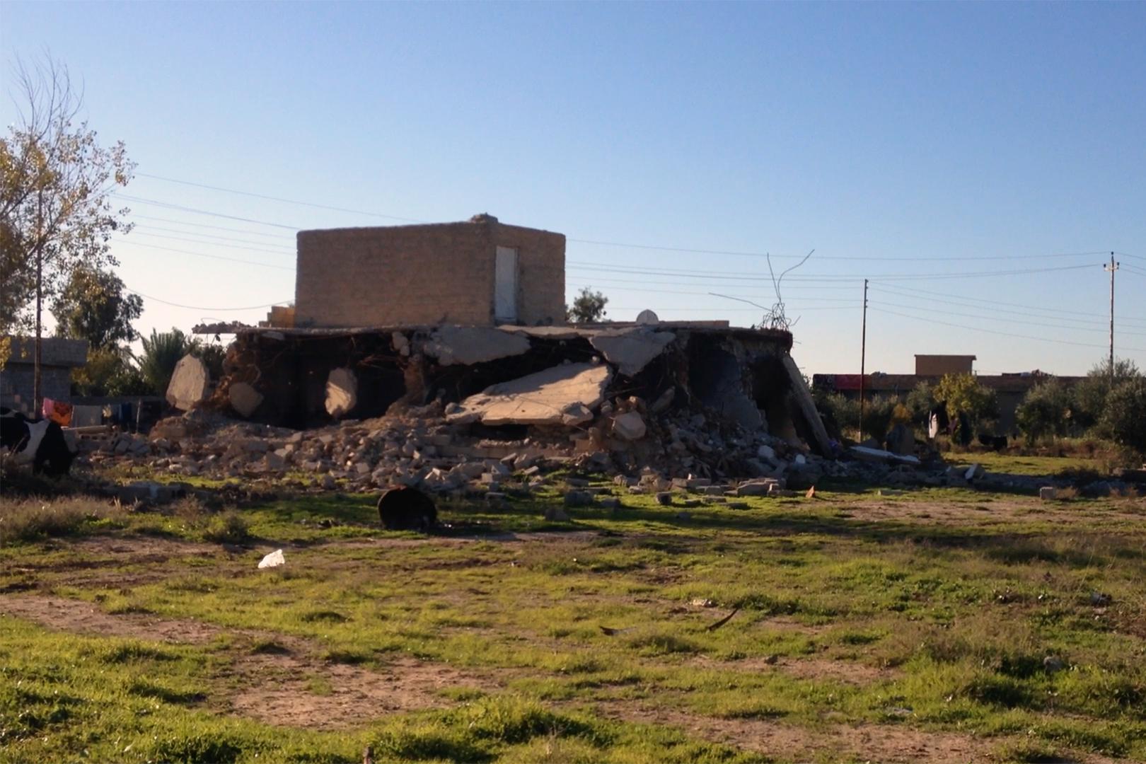 Destroyed house in Idris Hindiya Qadima. ©2015 Human Rights Watch