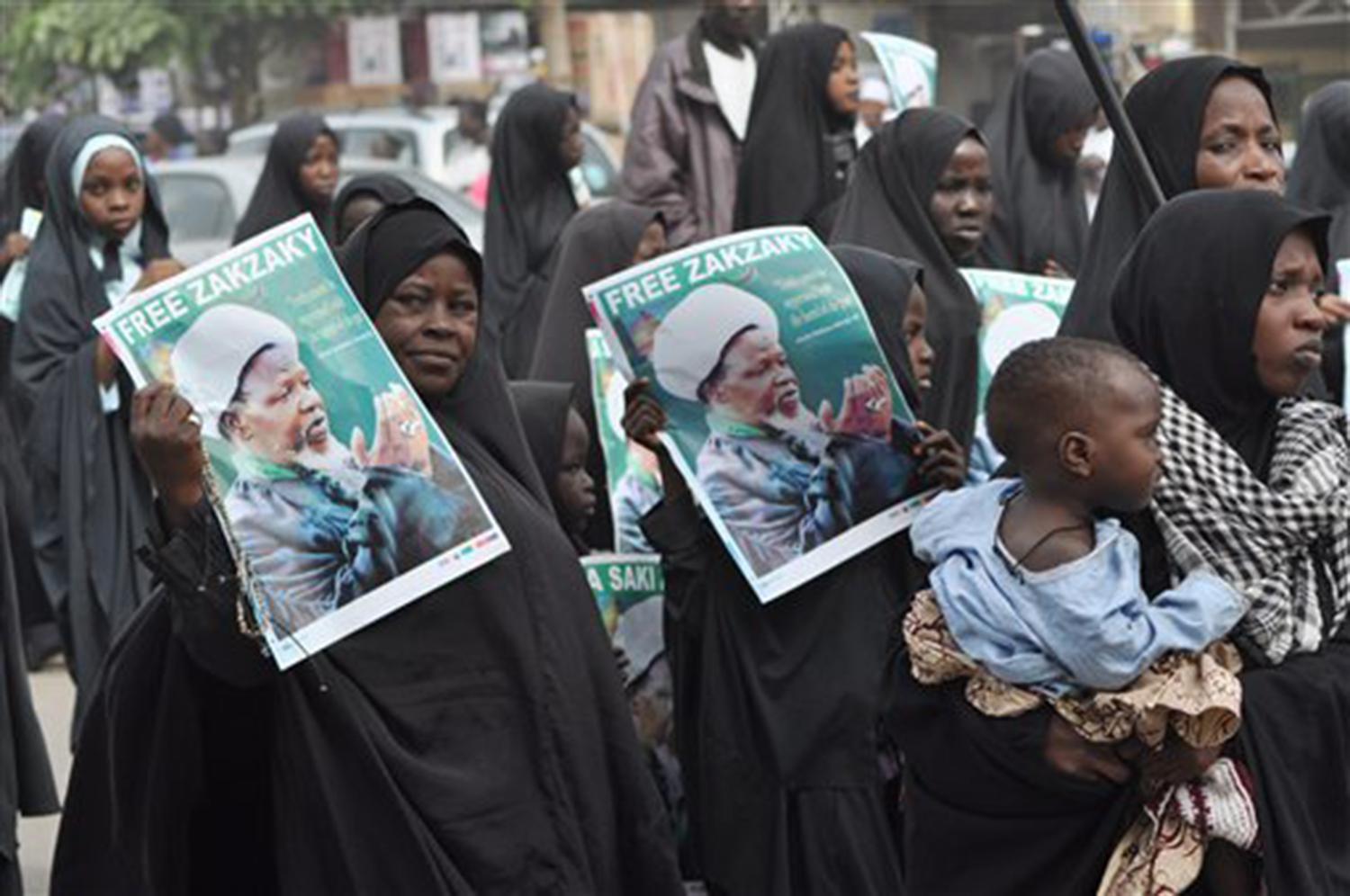 Members of Islamic Movement of Nigeria, a Shia group, demand the release of the group’s leader, Sheik Ibrahim Zakzaky, who was arrested on December 14, 2015.  © AP Photo/Muhammed Giginyu