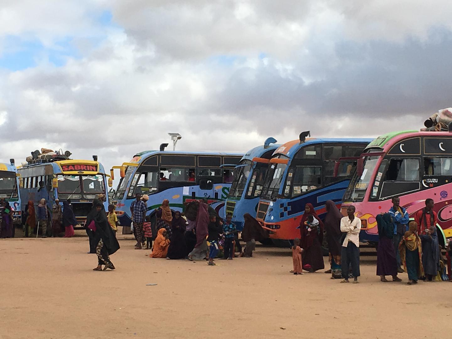 Photo of Somali refugees getting on buses to leave Dadaab refugee camp.