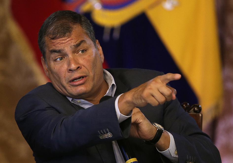 El presidente de Ecuador, Rafael Correa, durante una rueda de prensa en Quito, Ecuador, el miércoles 8 de junio de 2016. (AP Photo/Dolores Ochoa)