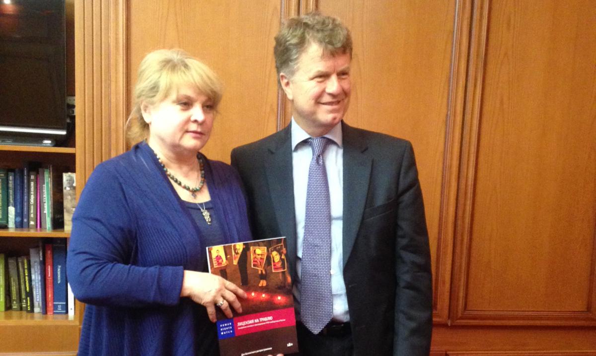 Boris together with Russian National Ombudsman Ella Pamfilova in Moscow after discussing Human Rights Watch's report on violence against gay men in Russia. 