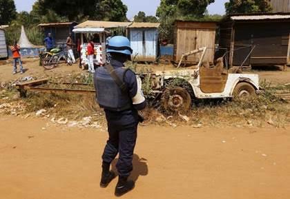 A United Nations peacekeeper stands alongside a road during Pope Francis' visit to the capital Bangui, November 29, 2015. © 2015 Reuters