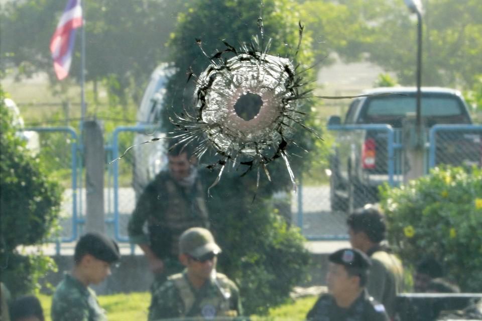 Military personnel inspect the site of an attack in Joh Airong, Narathiwat province, Thailand on March 14, 2016. 