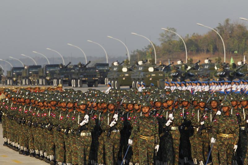 Soldiers march during the Grand Military Review Parade ceremony to mark the 67th Myanmar Independence Day in Naypyitaw January 4, 2015. 