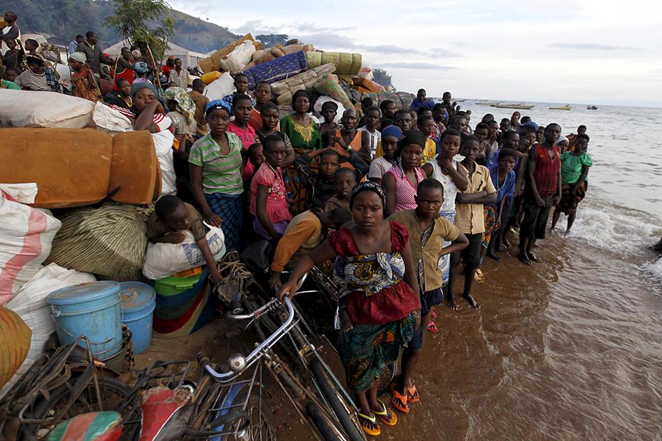 Burundian refugees gather on the shores of Lake Tanganyika in Kagunga village, Kigoma, in western Tanzania on May 17, 2015. 
