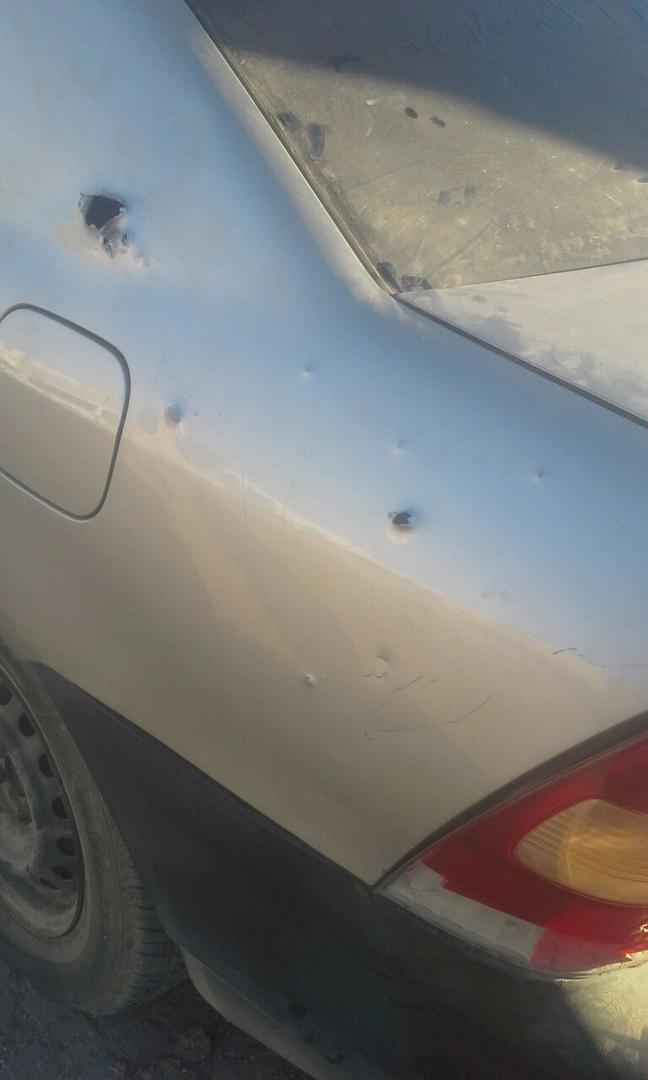 Danos causados a um carro estacionado no local do ataque com munições cluster à cidade de Saada, 6 de dezembro de 2016. 