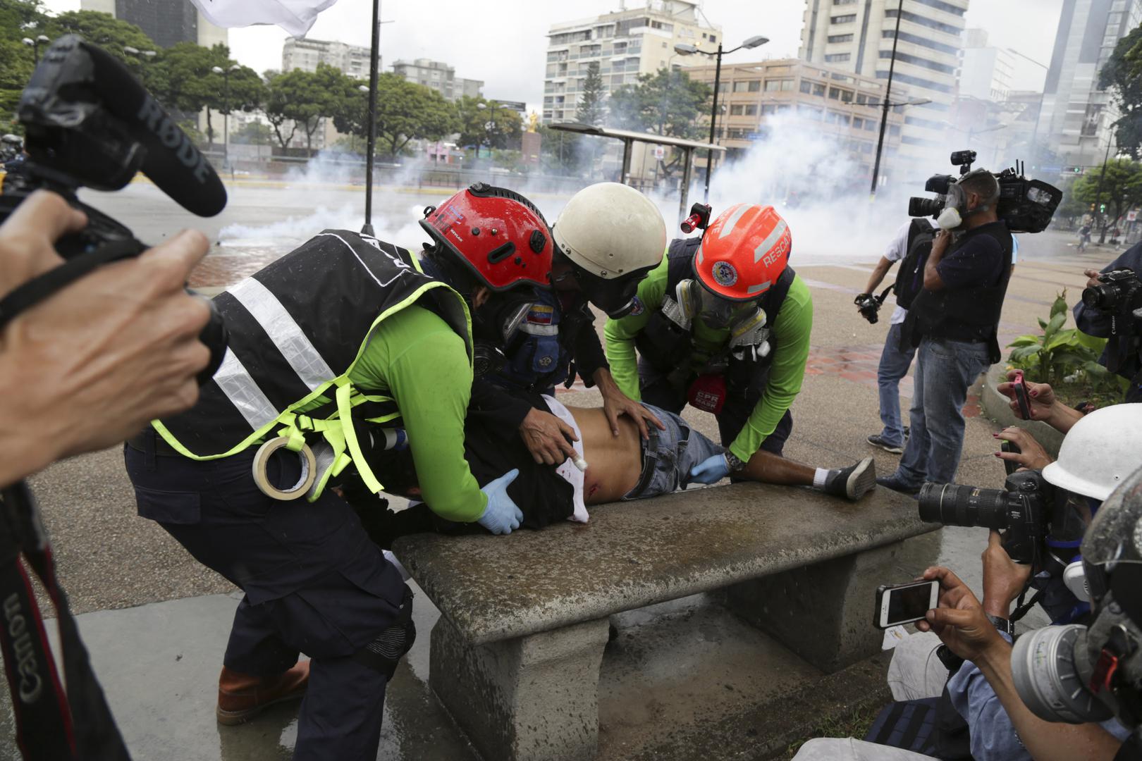 Manifestante herido durante protestas en Caracas, Venezuela contra la Asamblea Constituyente propuesta por el Presidente Nicolás Maduro, 30 de julio de 2017. 