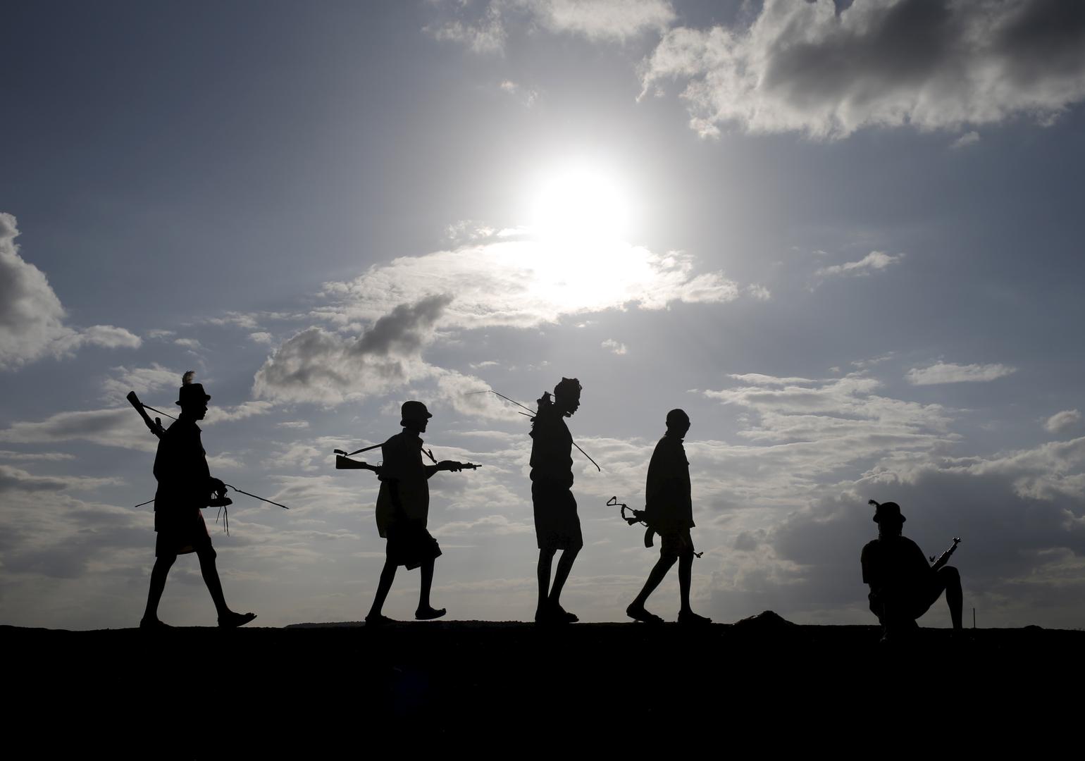 Turkana men walk with their rifles near Baragoy, Kenya, January 31, 2016. © 2016 Reuters