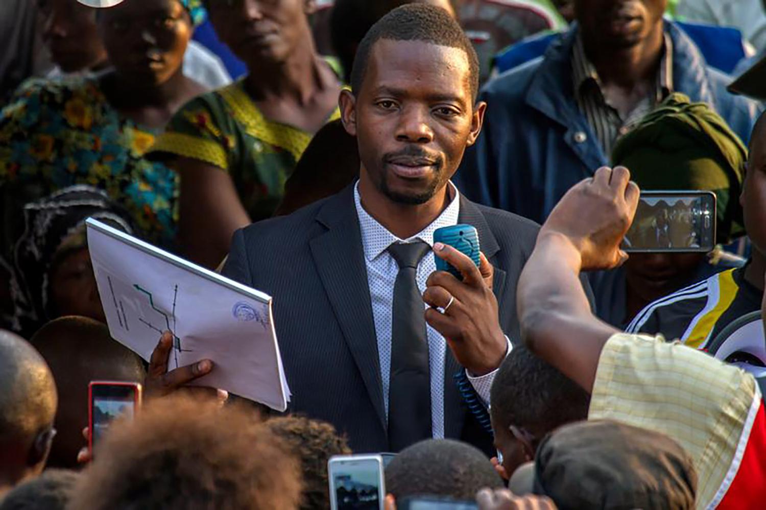 Rwandan independent presidential candidate Phillipe Mpayimana addresses his supporters during a rally in Nyanza, Rwanda, July 15, 2017. 