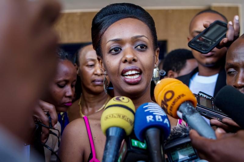 Diane Rwigara, candidate potentielle à l’élection présidentielle, dont la candidature a ultérieurement été rejetée, adresse la parole aux médias à Kigali, au Rwanda, le 20 juin 2017.