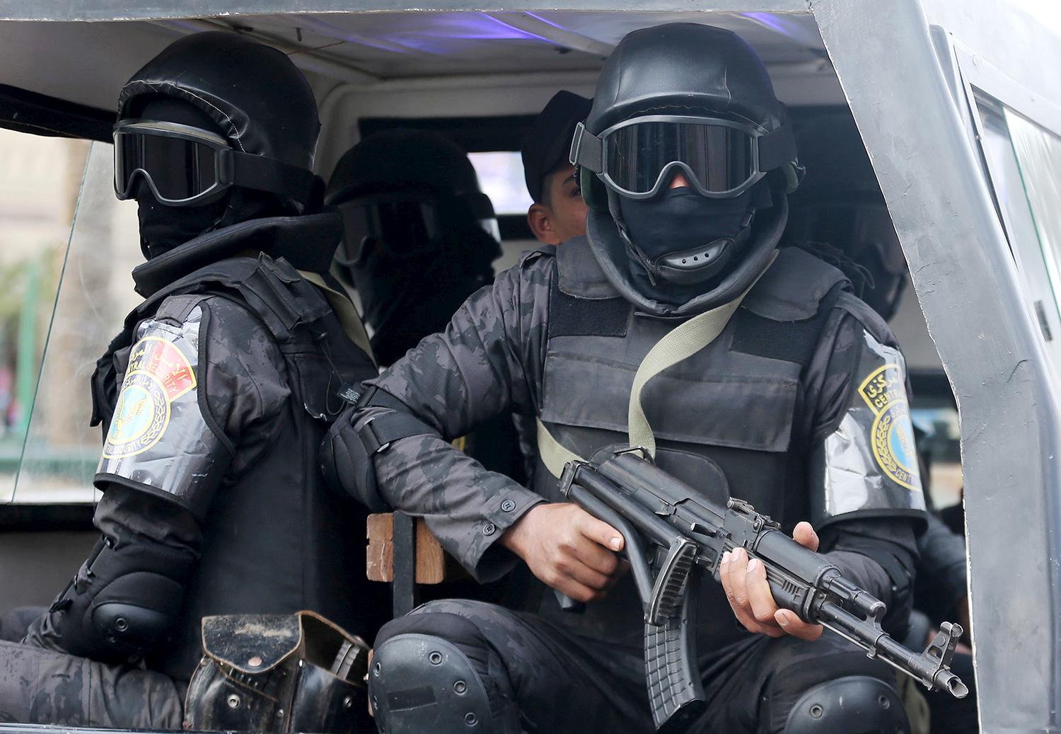 Members of security forces keep watch in Tahrir Square during the fifth anniversary of the uprising that ended the 30-year reign of Hosni Mubarak in Cairo, Egypt, January 25, 2016.