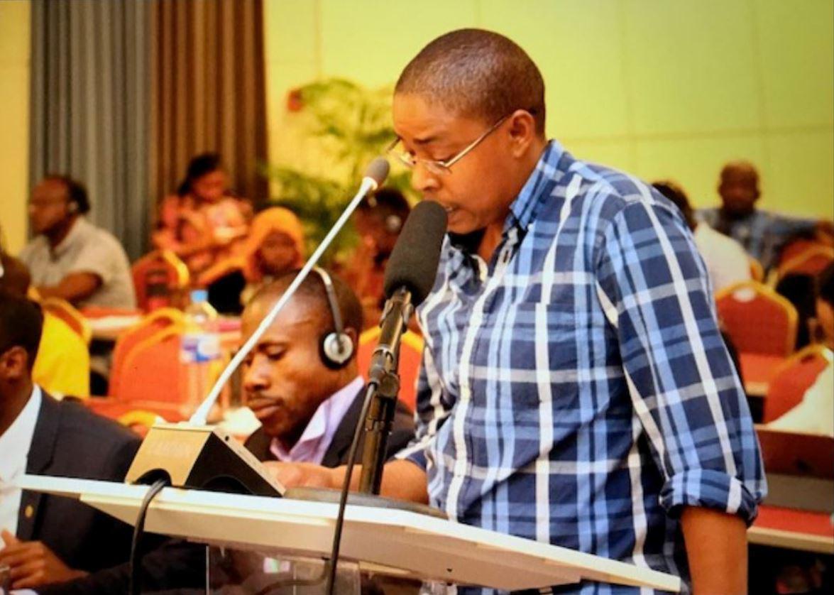 Wendy Isaack, chercheuse à Human Rights Watch, fait une présentation devant la Commission africaine des Droits de l’Homme et des Peuples, à Banjul, en Gambie, le 6 novembre 2017.