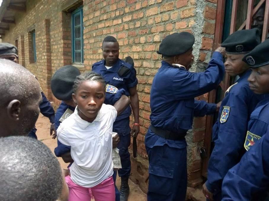 La police a arrêté Binja Happy Yalala, 15 ans, lors d’une manifestation pacifique à Idjwi, dans l’est de la République démocratique du Congo, le 15 novembre 2017. 