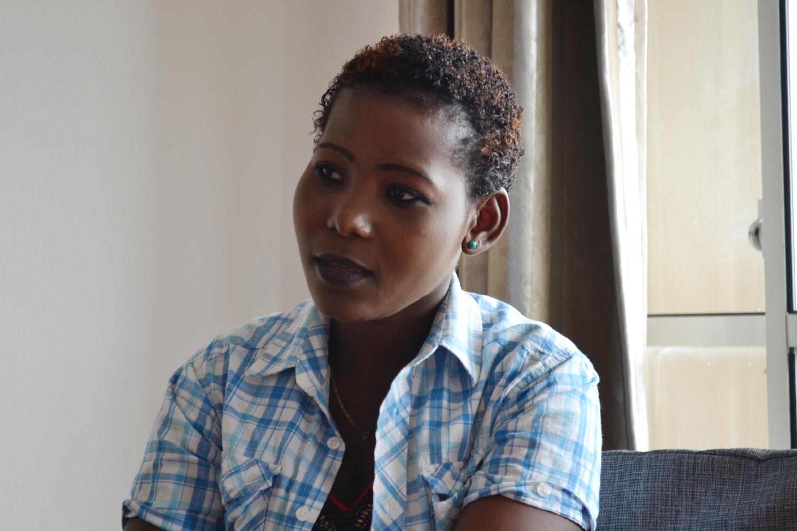  قالت أسماء (24 عاما)، واصفة حالتها بعد أشهر من العزلة والانتهاكات بينما كانت تعمل في عُمان: "شعرت بأني غير مستقرة عقليا". قالت إنه لزمها 3 أشهر للتعافي بعد أن عادت إلى تنزانيا. دار السلام، تنزانيا. © 2017 روثنا بيغم/هيومن رايتس ووتش