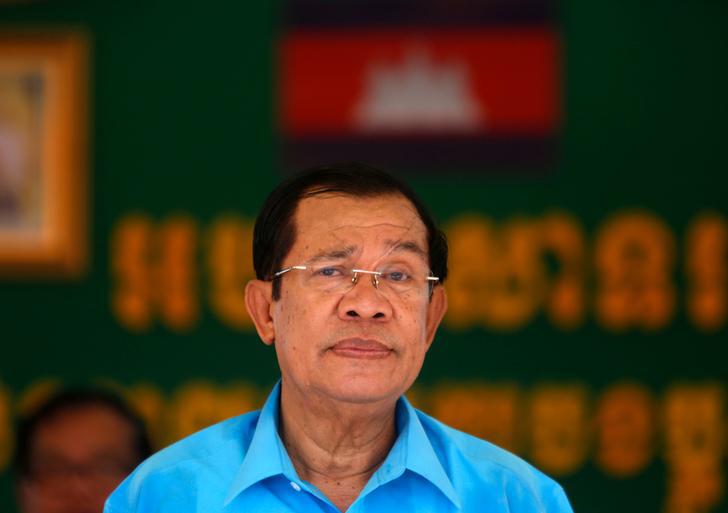 201711Asia_Cambodia_HunSen Cambodia's Prime Minister Hun Sen attends a meeting with garment workers, on the outskirts of Phnom Penh, Cambodia on November 8, 2017.