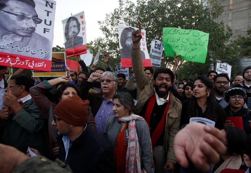 Human rights activists chant slogans during a protest to condemn the disappearances of social activists in Karachi, Pakistan January 19, 2017. 