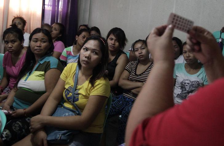 201711Asia_Philippines_BirthControl Women listen during a family planning lecture by a Likhaan NGO health worker at a reproductive health clinic in Tondo, metro Manila, Philippines January 12, 2016.
