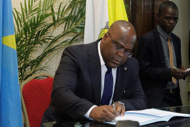 Felix Tshisekedi, of the Union for Democracy and Social Progress (UDPS), signs the accord between the opposition and the government of President Joseph Kabila at the Conference episcopale nationale du Congo (CENCO) headquarters in Gombe Municipality, of t
