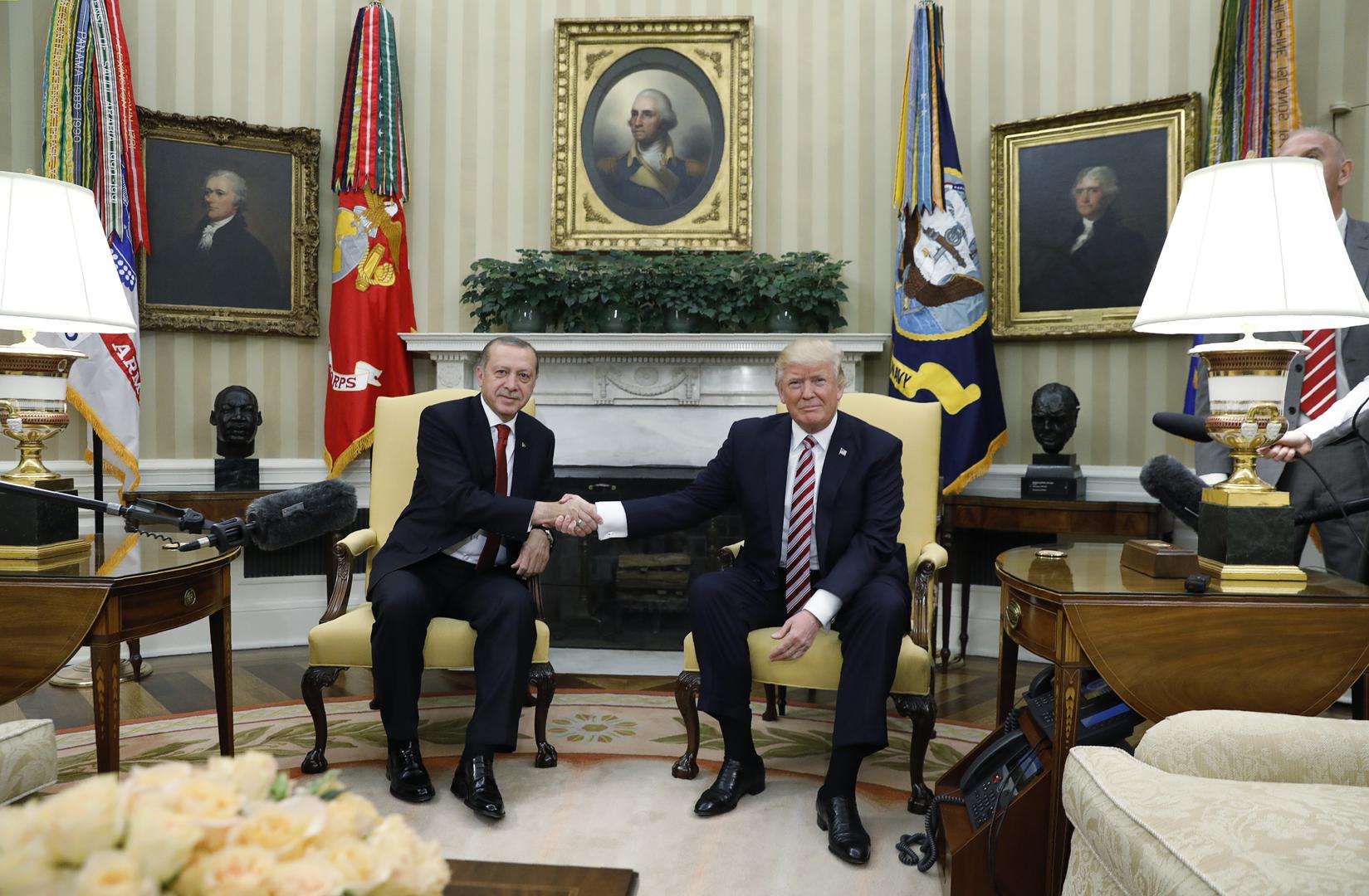 Turkey's President Recep Tayyip Erdogan shakes hands with U.S President Donald Trump in the Oval Office of the White House in Washington D.C., May 16, 2017.