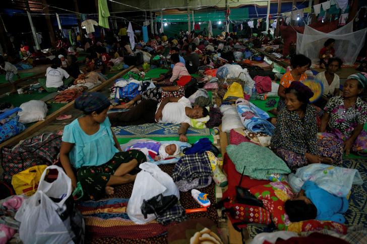 克钦独立军（KIA）和缅甸国军为争夺琥珀矿爆发冲突，流离失所民众在塔奈镇基督教堂避难，缅甸克钦邦，2017年6月16日。