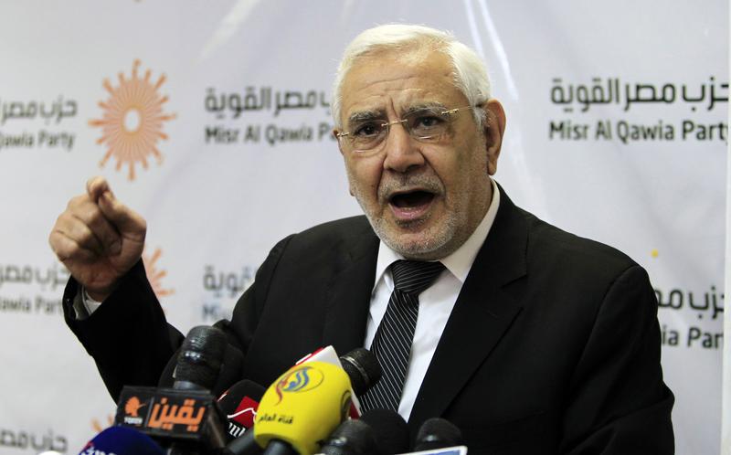 Chairman of Strong Egypt party, Abd al-Moneim Abu al-Fotouh, speaks during a news conference in Cairo, February 4, 2015.  © 2015 Reuters