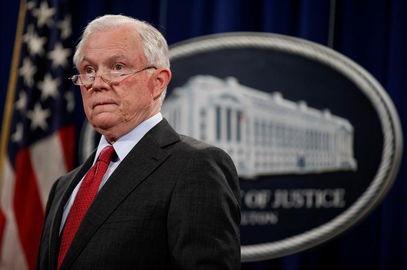 美国司法部长塞申斯（Jeff Sessions）在新闻发布会上说明“减少暴力犯罪的作为”，司法部，美国华盛顿特区，2017年12月15日。