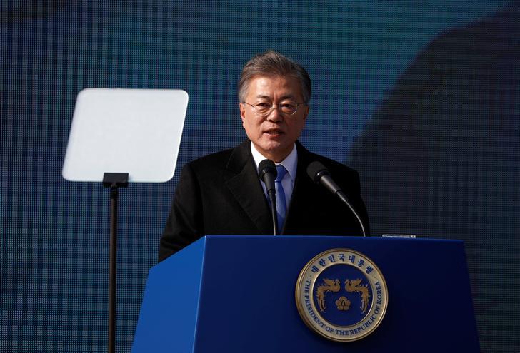 문재인 남한 대통령이 2018년 3월 1일 한국 서울 서대문형무소 역사관에서 열린 제99주년 3·1절(일제 식민 통치에 반대한 독립운동) 기념식에서 기념사하고 있다.