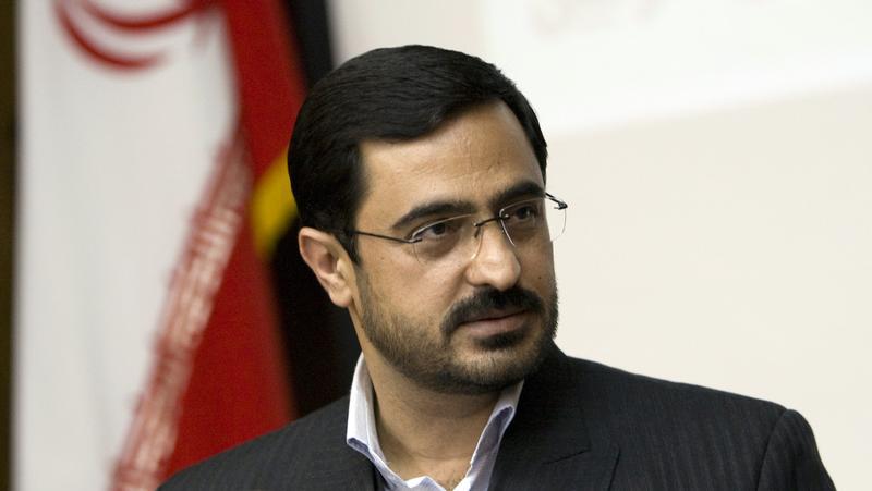 سعید مرتضوی، دادستان کل تهران، در جریان کنفرانسی خبری در تهران با خبرنگاران صحبت می‌کند ۱۹ آوریل ۲۰۰۹.