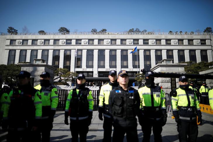South Korean police officers stand guard in front of the Constitutional Court, before the Constitutional Court ruling on Park's impeachment, in Seoul, South Korea on March 10, 2017. 